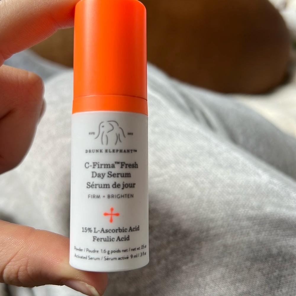 Selling Drunk Elephant C-Firma Fresh day serum serum de jour.